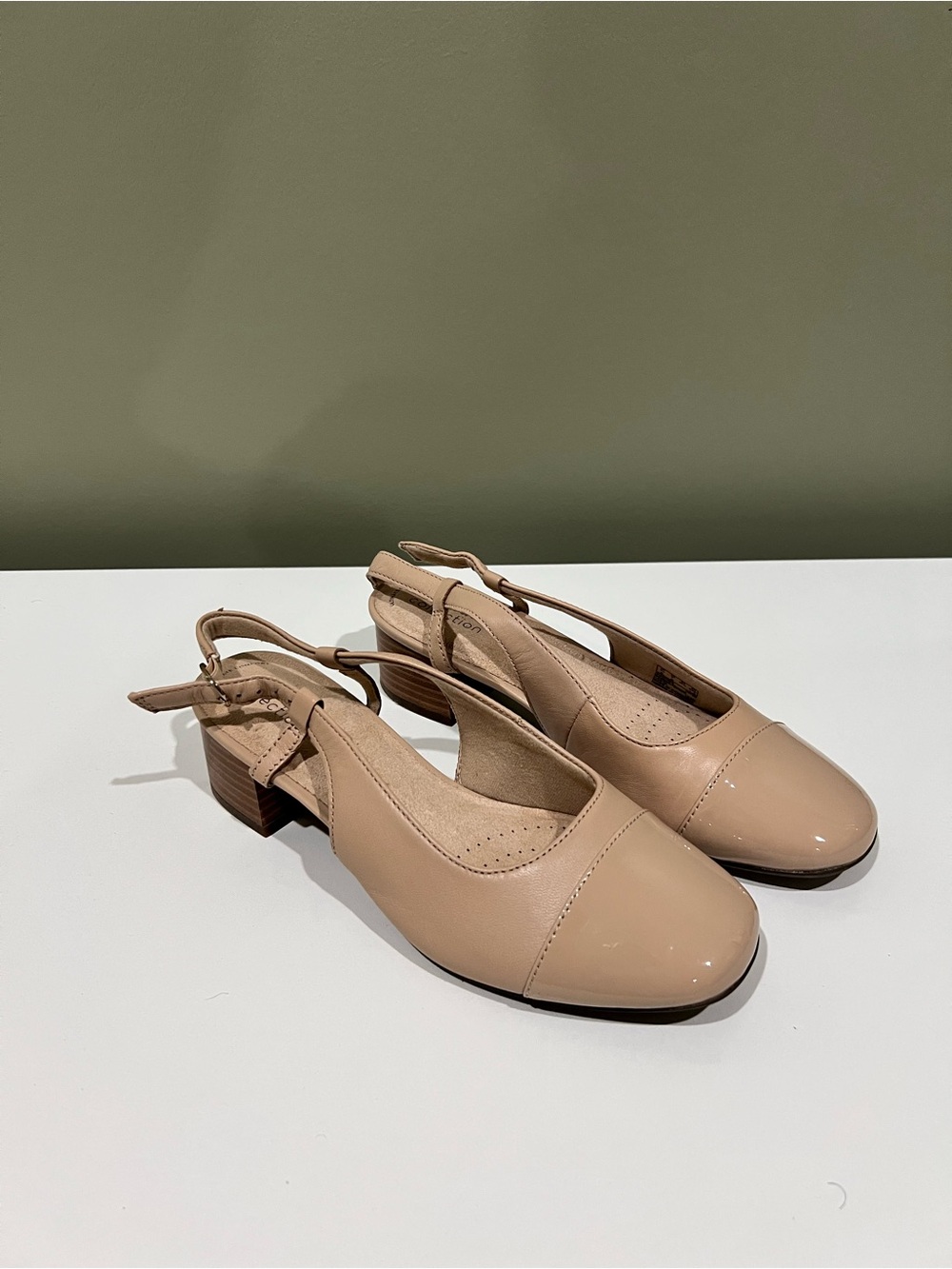 Clarks Nude Patent Slingback Low Block Heels - Picture 1 of 3